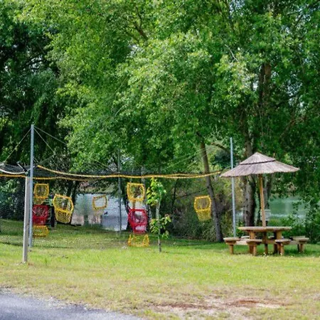 Camping Mobil-home Cosy Pour 2 Avec Terrasse A Saint-sornin - Api-1-52-546 Saint-Sornin (Charente-Maritime)