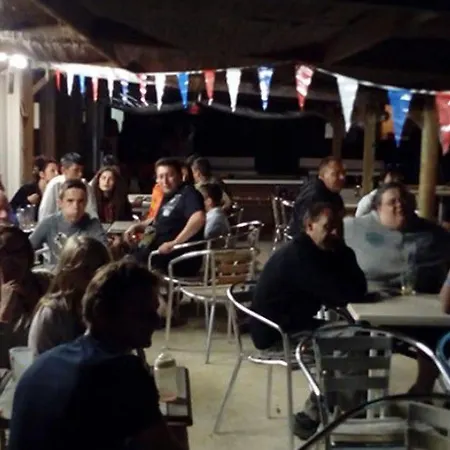 Mobil-home Cosy Pour 2 Avec Terrasse A Saint-sornin - Api-1-52-546 Saint-Sornin (Charente-Maritime)