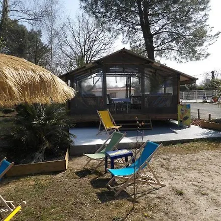 Mobil-home Cosy Pour 2 Avec Terrasse A Saint-sornin - Api-1-52-546 *
