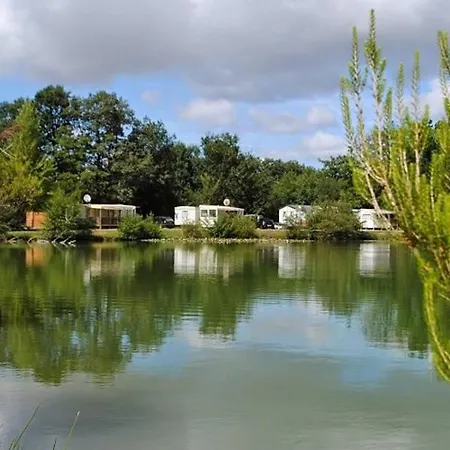 Camping Mobil-home Cosy Pour 2 Avec Terrasse A Saint-sornin - Api-1-52-546 Saint-Sornin (Charente-Maritime)