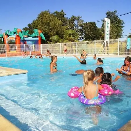Mobil-home Cosy Pour 2 Avec Terrasse A Saint-sornin - Api-1-52-546 Kamp alanı *
